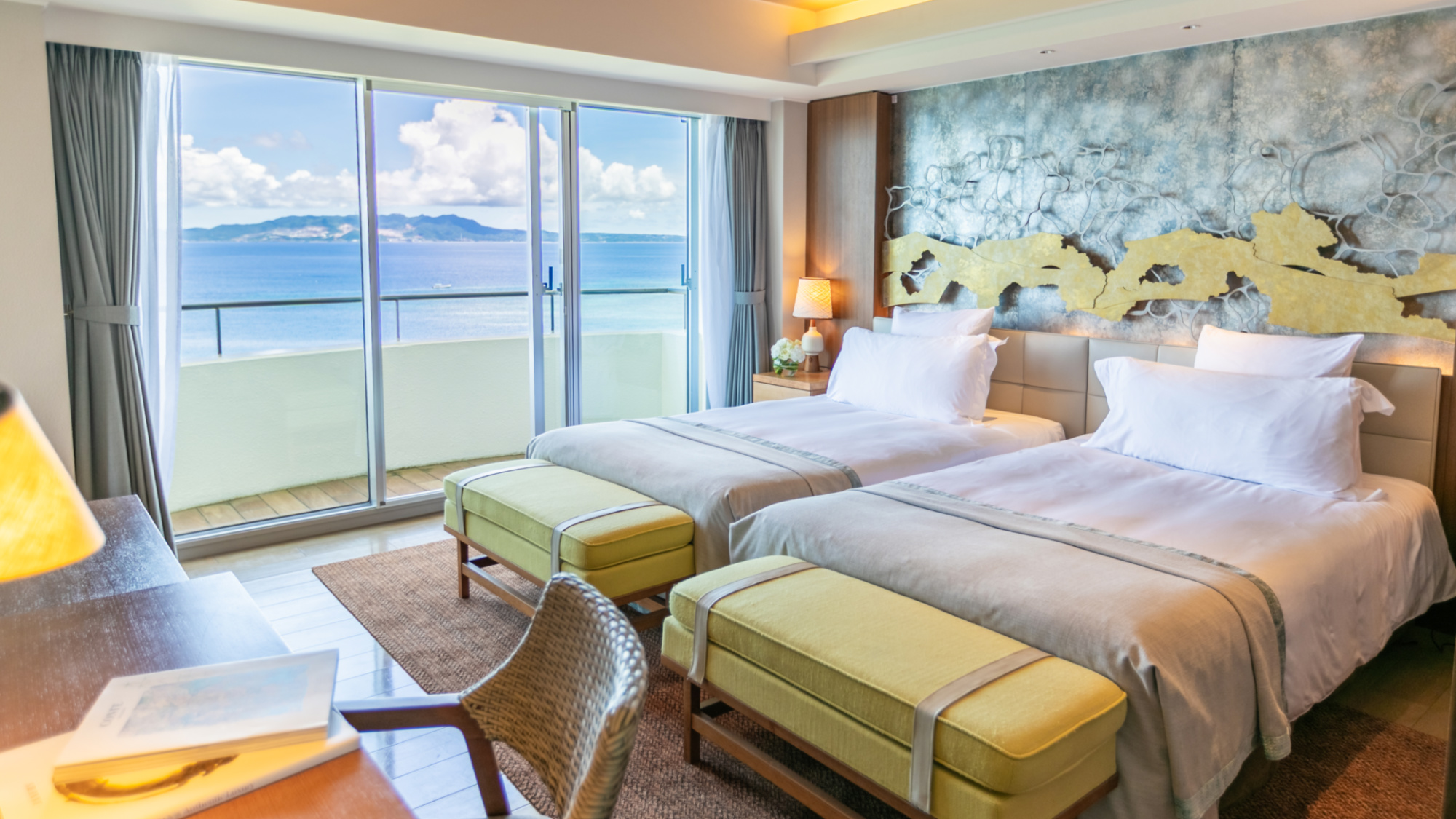 名護ベイスイート ベッドルーム